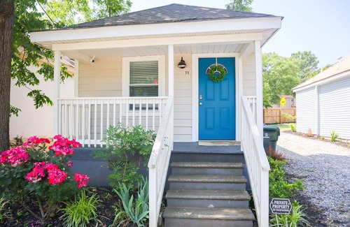 Greenville House | Steps Away Downtown Douthit Greenville Getaway!