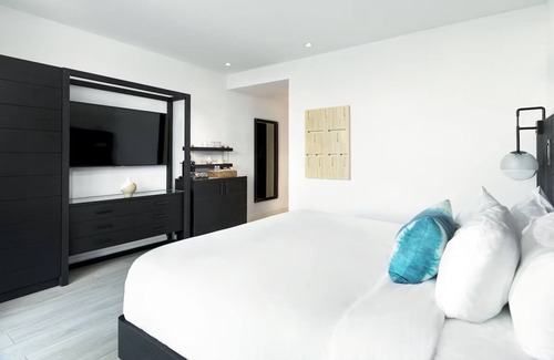 Long Branch Hotel | Steps from Beach, Everything You Need For The Perfect Vacation! Pets Are Welcome