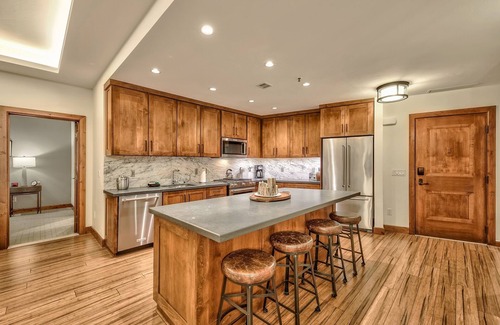 Lakeside Park Condo | Steps From Heavenly Village & Gondola-Luxury 3Br Residence Book 7 Nights for 10% Off by RedAwning