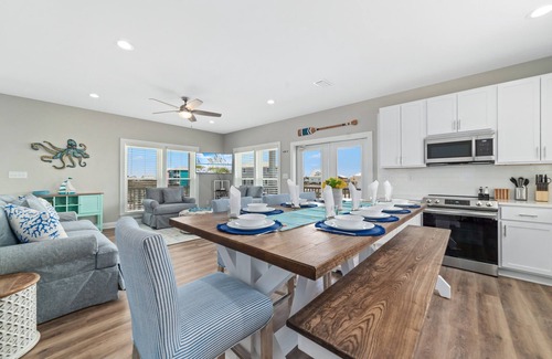 Southpointe House | Steps from private beach/Luxury home/Private pool