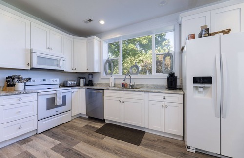 Groton Long Point House | Steps From The Beach! Watersports From Your Back Yard. 12 NEW SUP's & Kayaks
