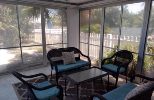 Holmes Beach House | Steps from the Gulf of Mexico