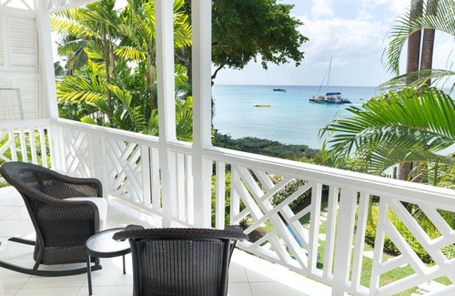 Old Trees Bay House | Steps from the Sea with Cook & Plunge Pool - Chanel No. 5