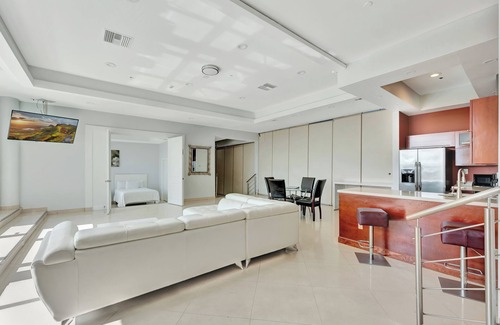 Bermuda Riviera Apartment | Steps from the Beach - Penthouse