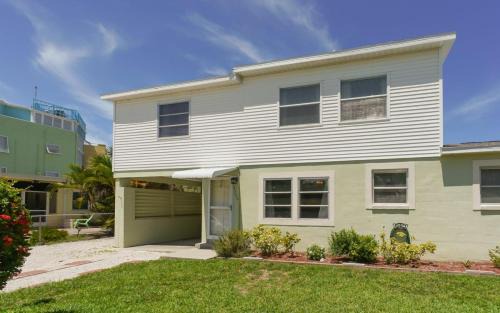 Siesta Key Village House | Steps to #1 Beach in America Siesta Beach!