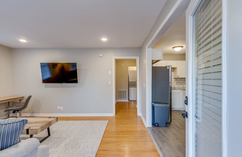 Nashville Apartment | Steps to 12 South