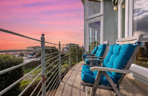 El Granada House | Steps to Beach and Amazing Ocean Views - Miramar Home