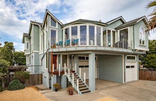 El Granada House | Steps to Beach and Amazing Ocean Views - Miramar Home