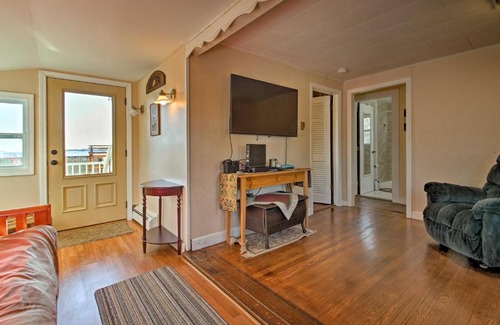 Buzzards Bay House | Steps to Cape Cod Canal Buzzards Bay Home