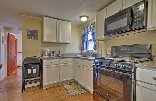 Buzzards Bay House | Steps to Cape Cod Canal: Buzzards Bay Home