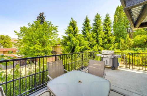 Chelan Apartment | Steps to Lake Chelan Condo with Resort Amenities!