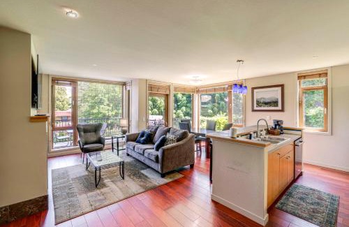 Chelan Apartment | Steps to Lake Chelan Condo with Resort Amenities!