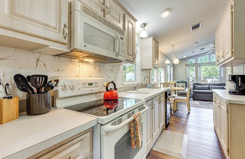 Salt Springs House | Steps to Lake Kerr: Home w/Pool & Hot Tub Access!