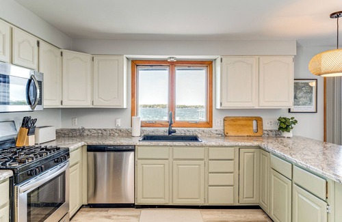 Powers Lake House | Steps to Powers Lake: Wisconsin Family Home