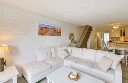 Dewey Beach Condo | Steps to Rehoboth Bay Marina! Condo w/ Pool Access
