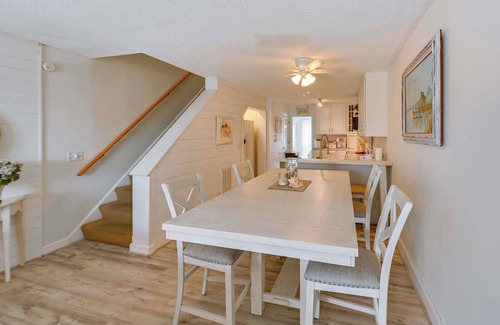 Dewey Beach Condo | Steps to Rehoboth Bay Marina! Condo w/ Pool Access