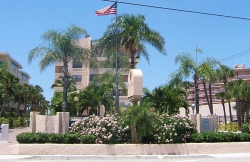 Siesta Key Condo | Steps to Siesta Key beach, condo w/view!