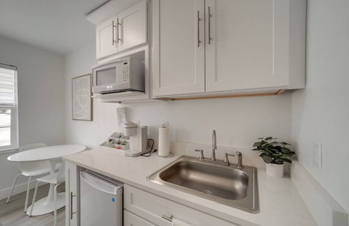 Soap Lake Apartment | Steps to Soap Lake: Studio Stay w/Patio!