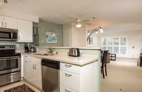 North Pacific Beach Condo | Steps to Surf, Sand & Sunsets! Updated North Pacific Beach Poolside Retreat