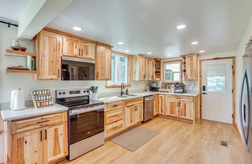 Dauphin House | Steps to Susquehanna River: Hot Tub Hideaway!