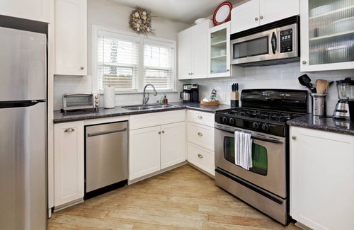 Old Towne House | Steps to the beach and 4 blocks from Main St. and the Pier