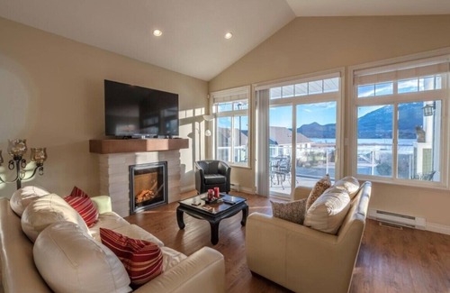 Okanagan-Similkameen Cottage | Steps to the Beach & Pools plus Spectacular Lake Views from the Deck.