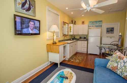 Clearwater Beach Cottage | STEPS TO THE BEACH!