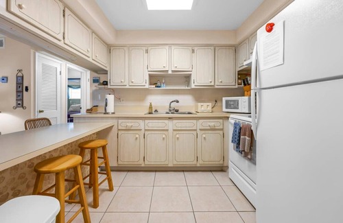 Cocoa Beach Condo | Steps to the Beach – Cozy 2-Bedroom Condo
