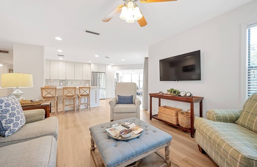 Saint Simons Island Condo | Steps to Village-Relaxing Stay