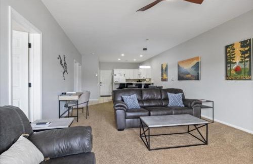 Camdenton House | Steps to Water, Serene View, Updated Condo Family Fun w/3 Pools in Camdenton