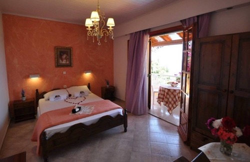 Agios Gordios Hotel | Steven's on the Hill