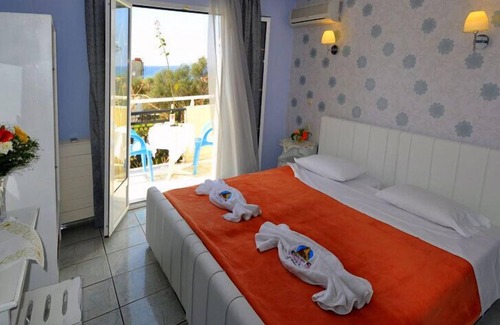 Agios Gordios Hotel | Steven's on the Hill