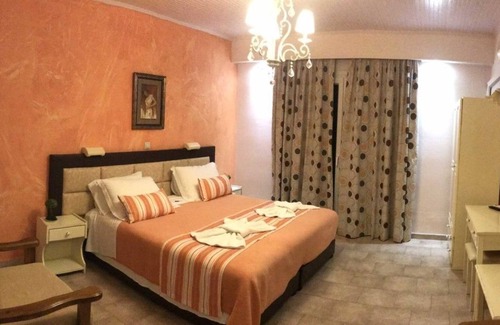 Agios Gordios Hotel | Steven's on the Hill