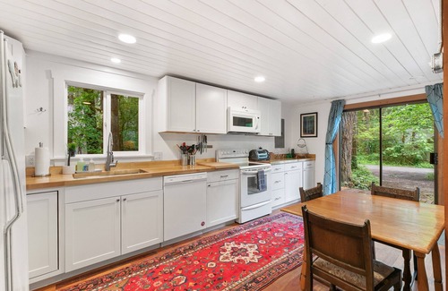 Skykomish Cabin | Stevens Pass Basecamp- perfect adventure base!
