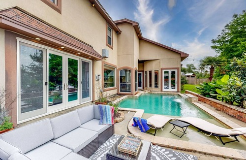 Lakeview  Jefferson County House | Stillwaters Paradise Resort-Style Pool & Jacuzzi