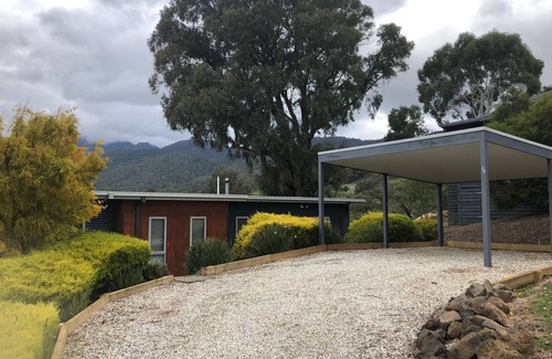 Merrijig House | Stirling View - close to Mt Buller & Mt Stirling Entry Gates.