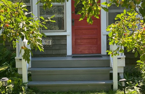 Stockbridge House | Stockbridge Village Cottage With Mountain View’s and walk to town