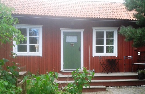 Dalaro Cabin | Stockholm archipelago, lakeside cottage with all the convenience and garden