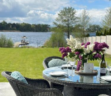 Slesin Villa | Stodoły nad jeziorem Niebo i Ziemia