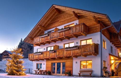 Monguelfo Apartment | Stoffnerhof Apt Edelweiß