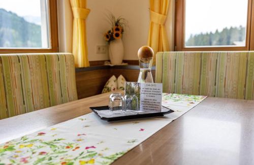 Monguelfo Apartment | Stoffnerhof Apt Sonnenblume