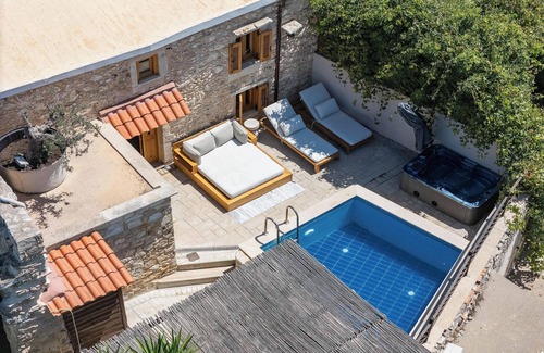 Monopari Villa | Stone-built cottage with private pool, hot tub and spacious garden!