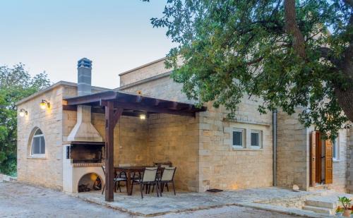 Monopari Villa | Stone Built Private villa Limeri with pool, BBQ & Shaded Patio