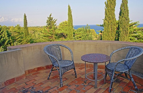 Costa Dorada Villa | stone built villa 150m from the beach, in the green, far away from mass tourism: