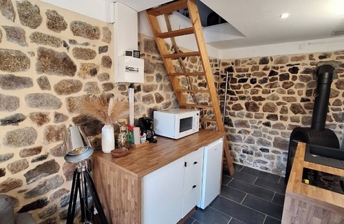 Roz-sur-Couesnon House | Stone cottage with private garden, in a quiet location, on the Mont-Saint-Michel bay