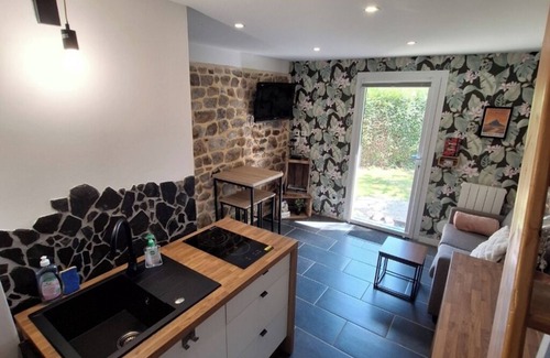 Roz-sur-Couesnon House | Stone cottage with private garden, in a quiet location, on the Mont-Saint-Michel bay