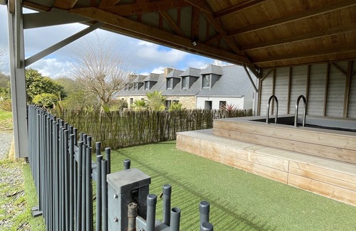 Trelevern House | Stone farmhouse for 10 people with heated swimming pool