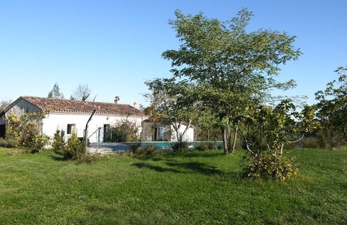 Thezac Cottage | stone farmhouse on one level 3 c. with private pool