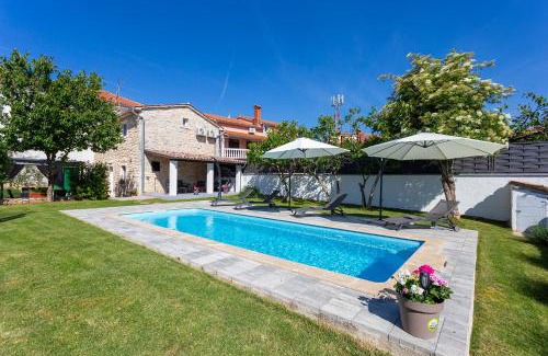 Svetvincenat House | Stone house Furlani with a lovely garden