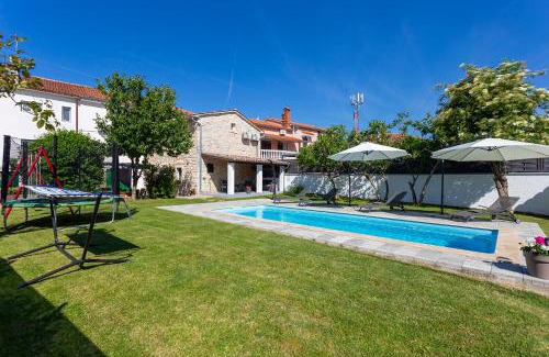 Svetvincenat House | Stone house Furlani with a lovely garden